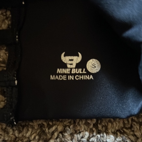 Workout top - Picture 3 of 3